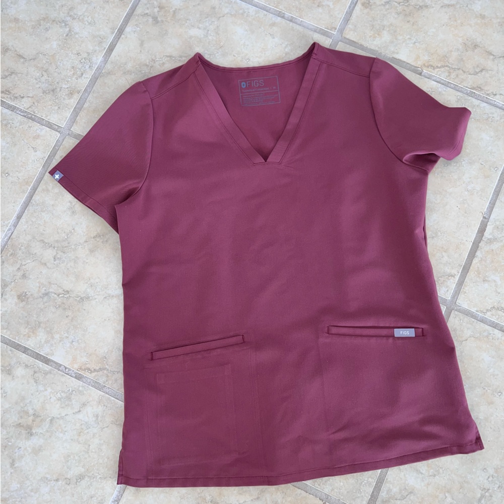 3 FIGS brand scrubs, moss & muave top, and black jogger style bottoms.